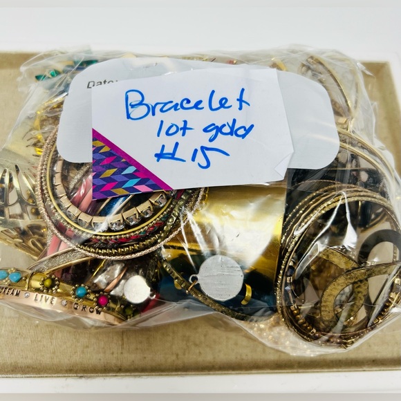 Vintage & Modern Gold Tone Mixed Metals Wearable  Bracelet Jewelry Lot 2lbs - Picture 13 of 13